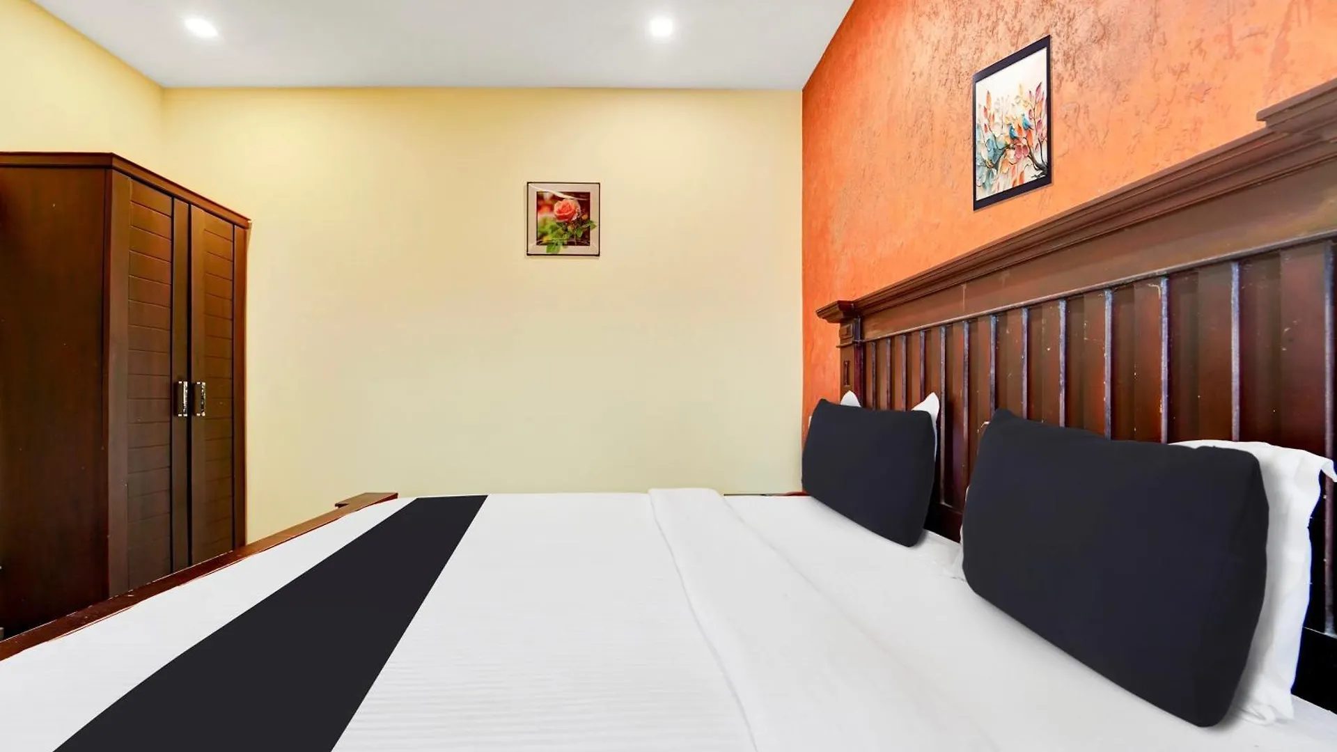 Hotel Super Townhouse Ernakulam North Kochi