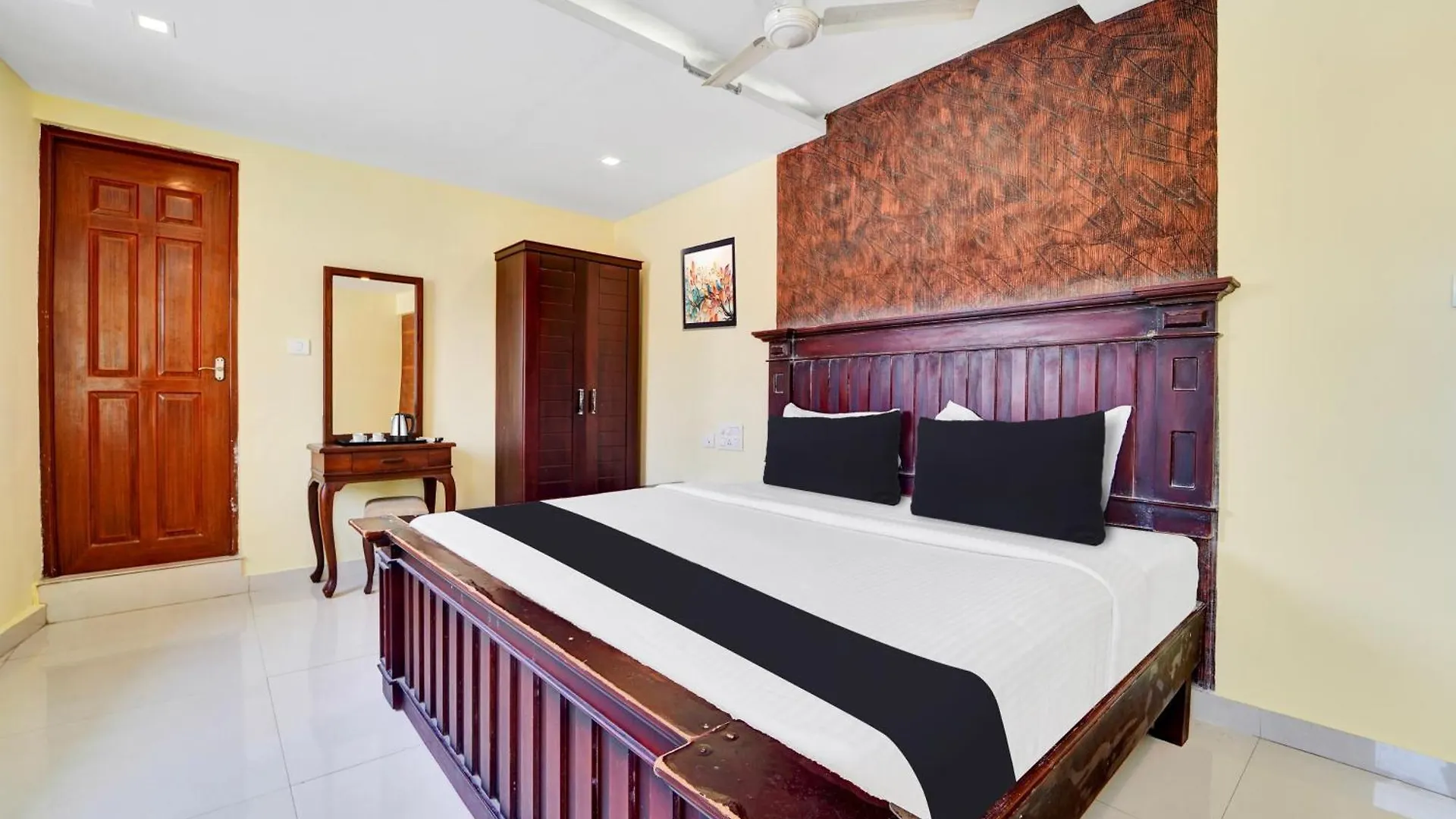 Hotel Super Townhouse Ernakulam North Kochi