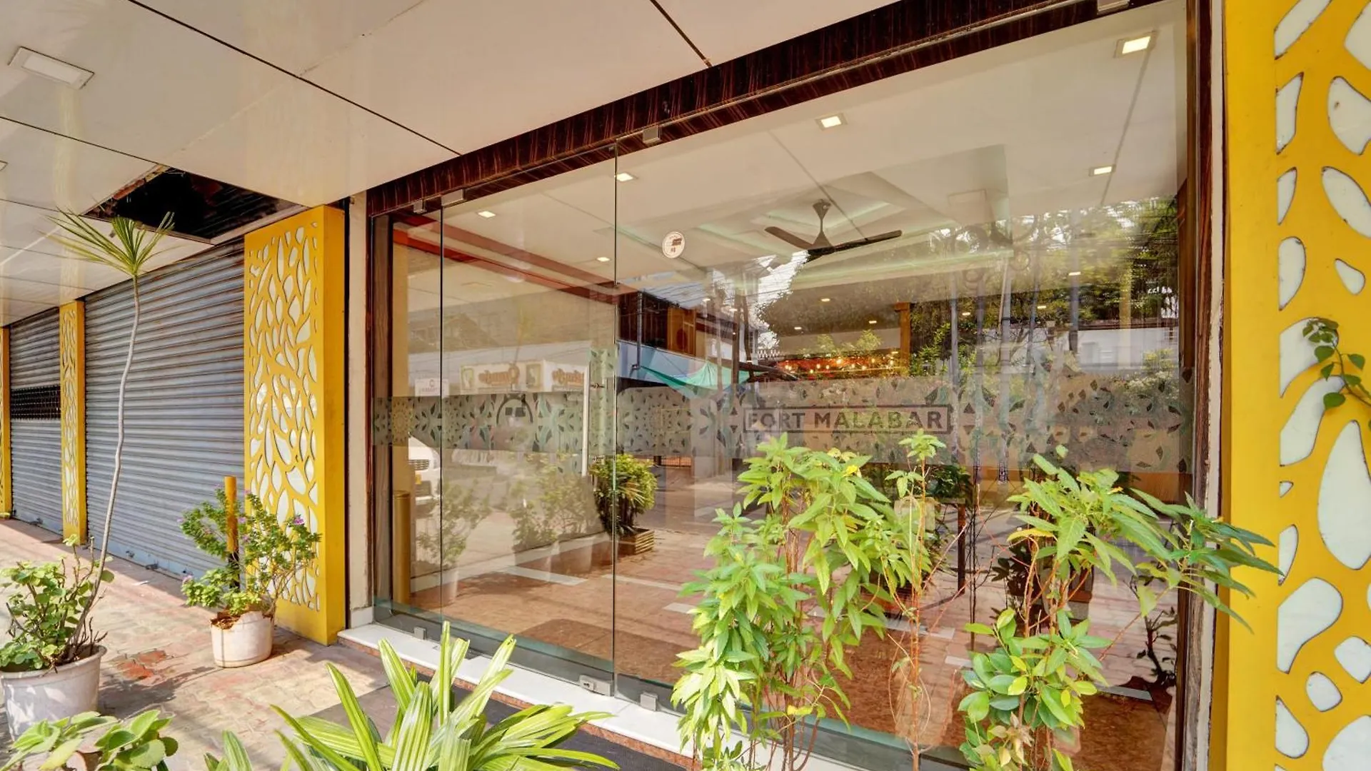 Hotel Super Townhouse Ernakulam North Kochi