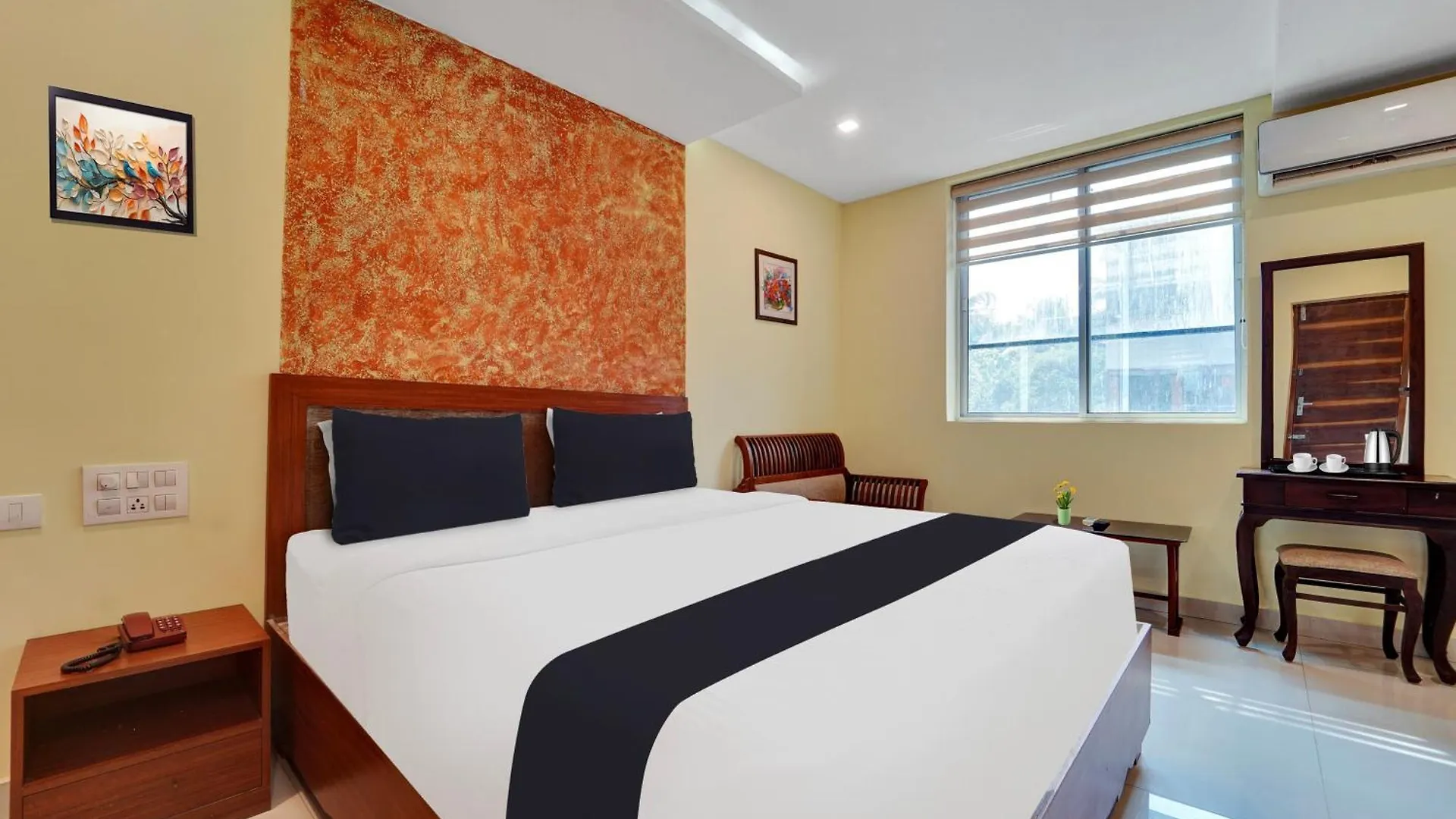 Hotel Super Townhouse Ernakulam North Kochi