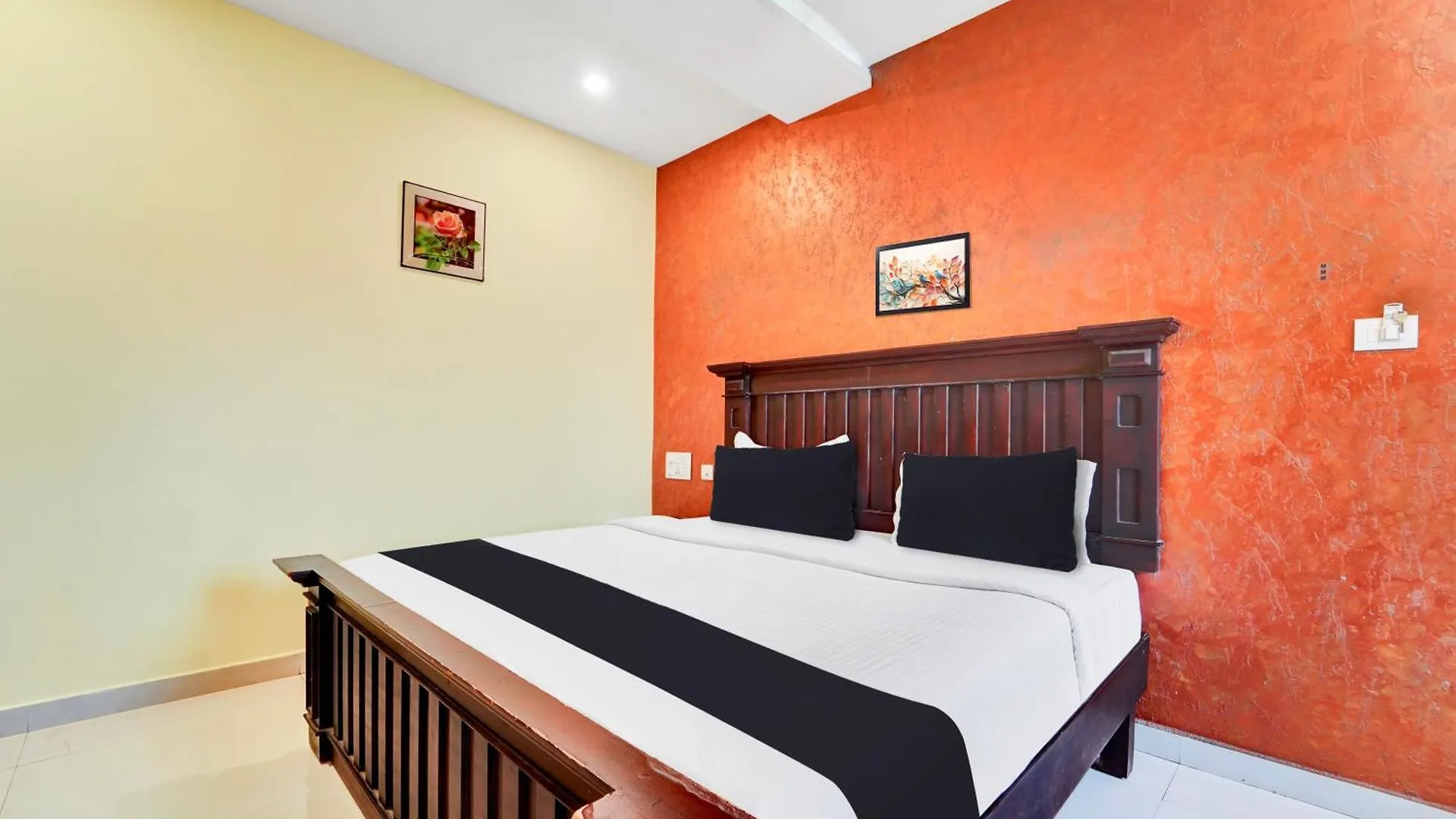 Hotel Super Townhouse Ernakulam North Kochi