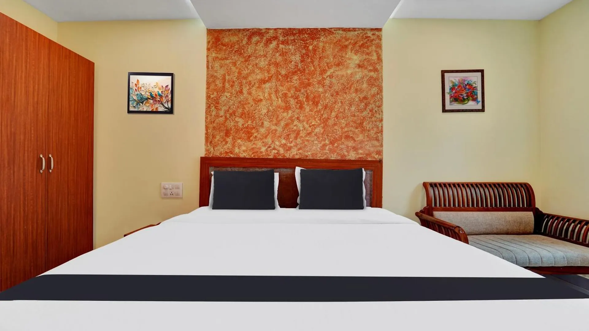 Hotel Super Townhouse Ernakulam North Kochi 3*,  Indien